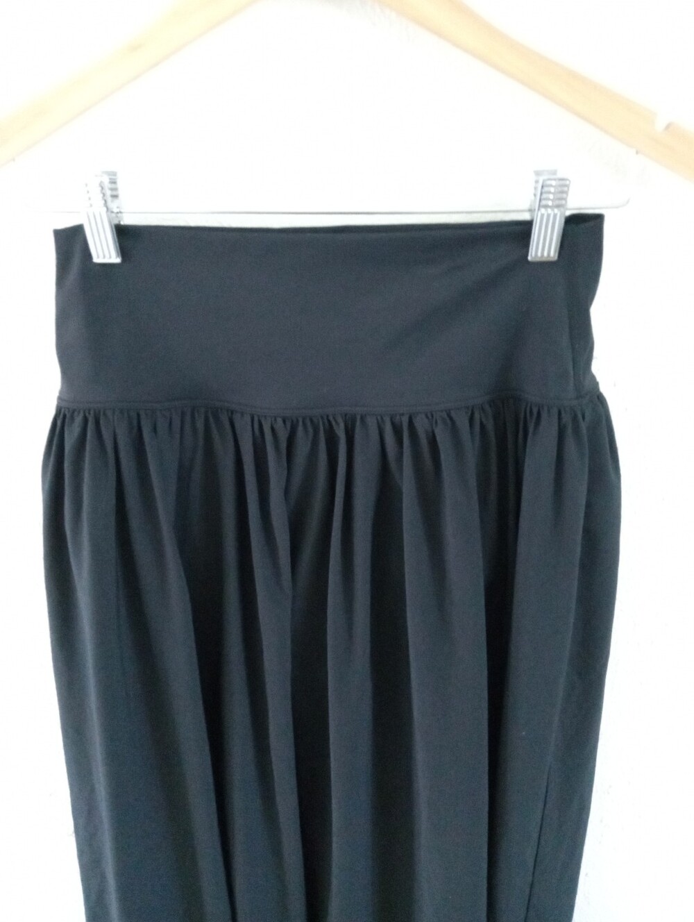 HALARA Breezeful High-Waisted Tummy Control Maxi Skirt In Black | S - Picture 4 of 7